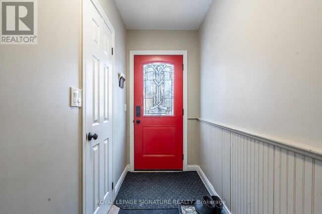 Photo - 34 Bond St S