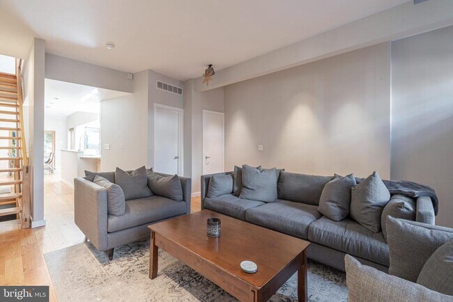 Photo - 220 Delancey St