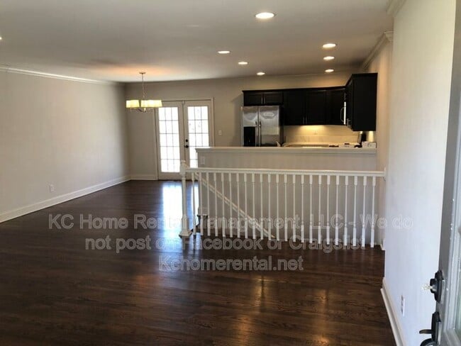 Photo - 8234 Main St