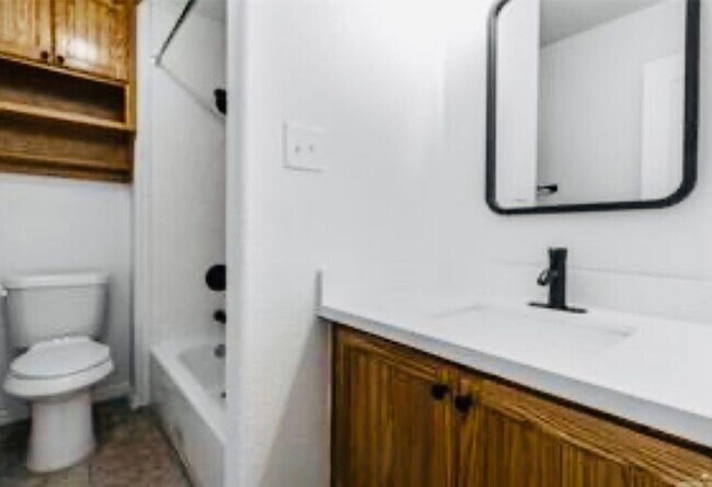 Photo - 241 E 19th St