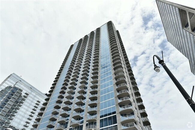 Building Photo - 400 W Peachtree St NW Unit 711 Rental