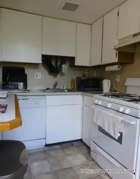 Building Photo - 124 Sutherland Rd Unit 5 Rental