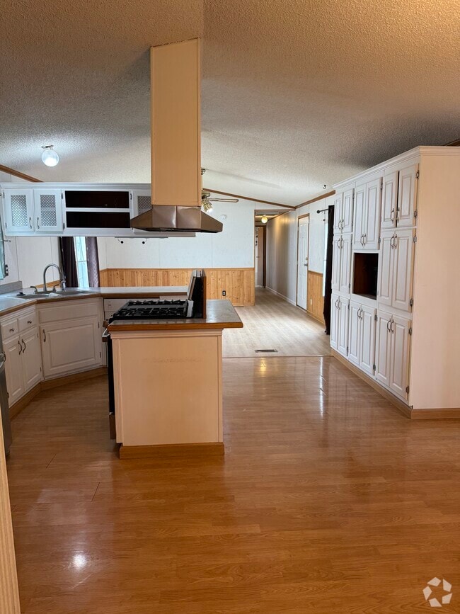 Building Photo - 954 N McCue St Rental