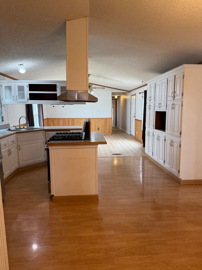 kitchen - 954 N McCue St Casa