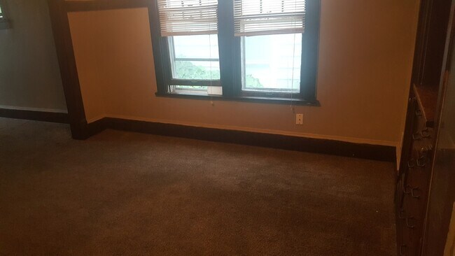 Photo - 2463 N Holton St Unit 2463 (Front Lower)