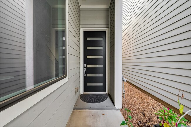 Photo - 4402 Schuler St