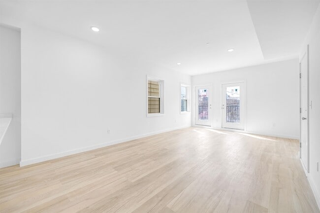 418 11th St Unit Floor 3