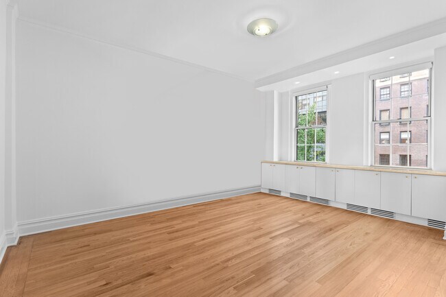 Photo - 444 E 57th St