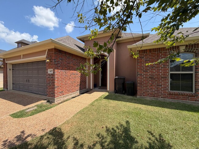 Photo - 617 Alder Ln