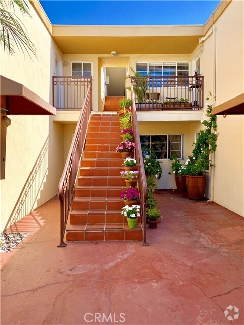 Building Photo - 970 Glenneyre St Unit B Rental