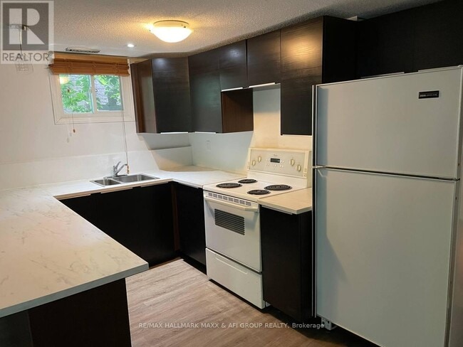Photo - 715 Mountview Pl