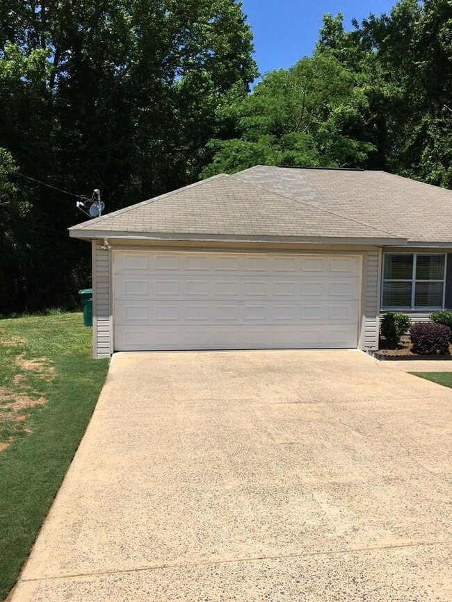 Photo - Home for Rent in Elrod... Available to View Now!!!