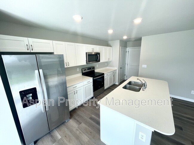 Photo - 577 N Kimberlite St