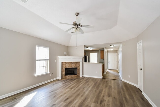 Photo - 7862 Fallstone Rd