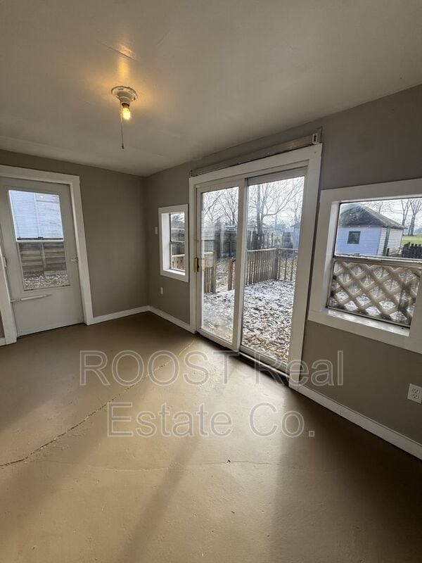 Photo - 1027 W Pleasant St