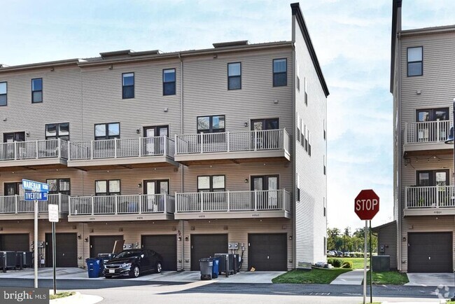 Building Photo - 44858 Tiverton Sq Rental