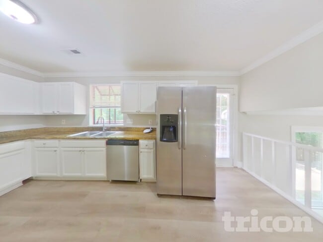 Photo - 5911 Leatherwood Ln