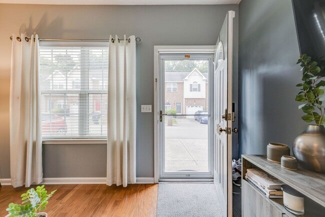 Photo - 2 BEDROOM 2 BATH TOWNHOME CLOSE TO DOWNTOWN