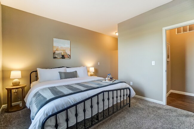 Photo - 4784 Holmes St