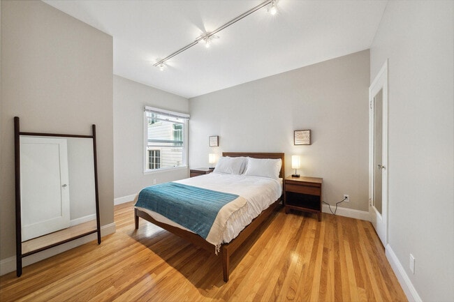 Photo - 2226 North Point St Unidad FL2-ID379191P