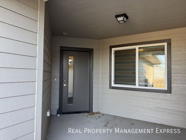Photo - Bright, Spacious, and Move-In Ready 2-Bedroom Townhome