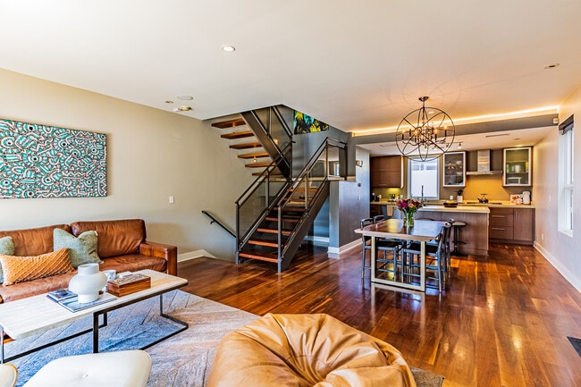 Living Room, Dining Area 2nd Floor - 408 W Juniper St Casa Adosada