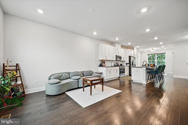 Photo - 825 Pecan Rd