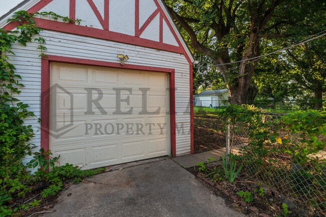 Photo - 216 S Meridian Ave