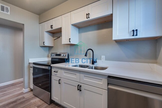 Photo - 227 SE 13th St