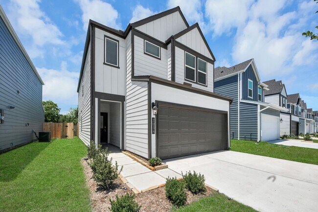 Photo - 2034 Olivos St