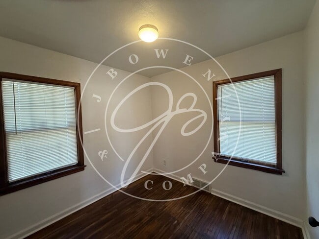 Photo - "Charming 3-4 Bed home with Hardwood floors close to the University Of Toledo