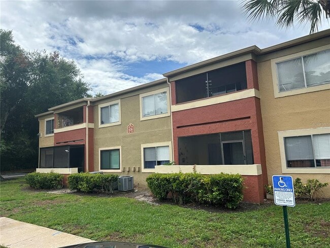 Building Photo - 636 Kenwick Cir Unit 105