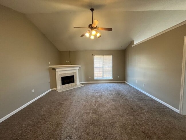 Photo - Renovated 3 Bedroom 2 Bath Home for Rent with 2 Car Garage!