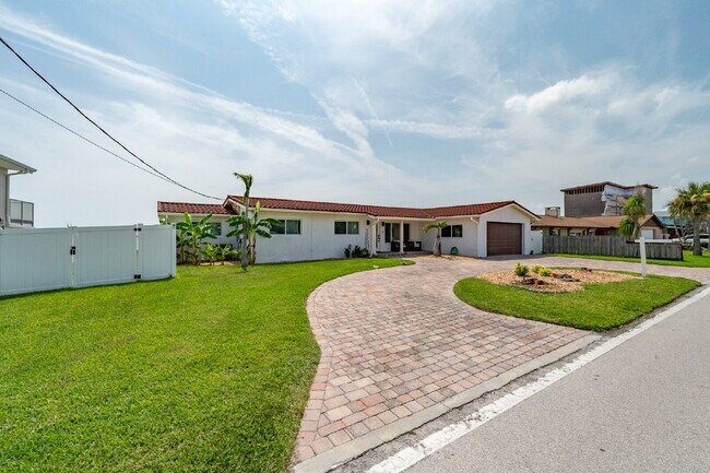 Photo - Gorgeous Riverfront 3/2 with dock!!