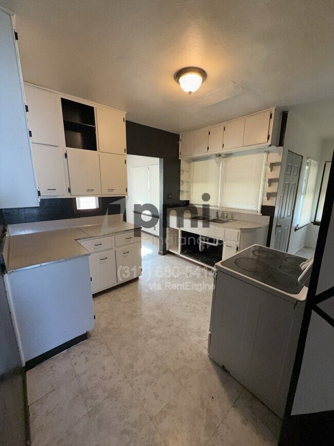 Photo - 2613 Louise St
