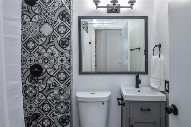 Photo - 806 Vedado Way NE