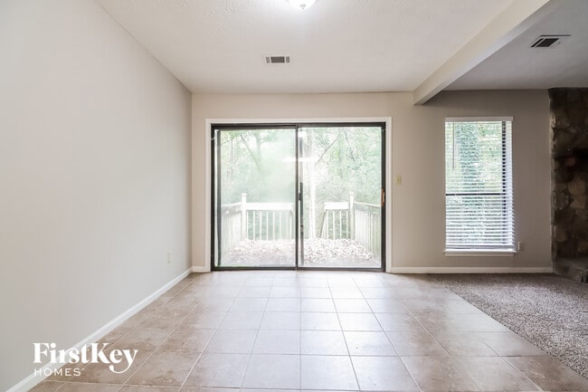 Photo - 3226 Deshong Dr SW