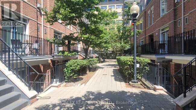 Photo - 415 Jarvis St