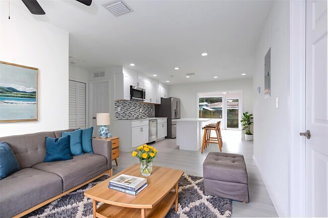 Photo - 713 SW 4th Ct