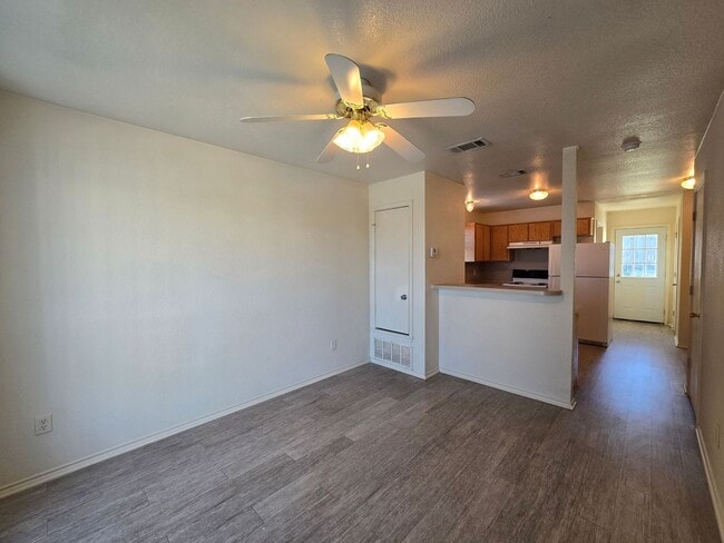 Photo - AVAILABLE NOW! Unidad 3406 Zephyr Rd -  A