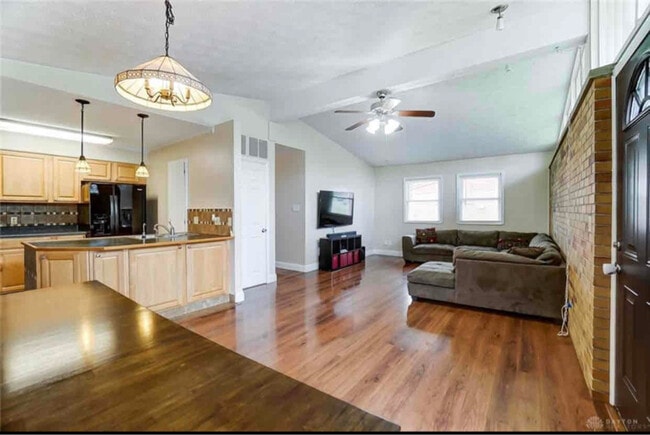 108 Brownstone Dr