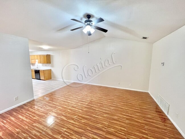 Photo - 1004 W Avenue B