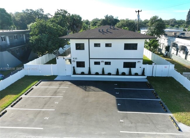 Photo - 630 NE 166th St Unit 1