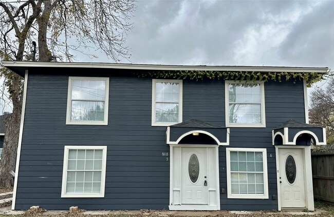 Building Photo - 808 Oakhurst St Unit 3