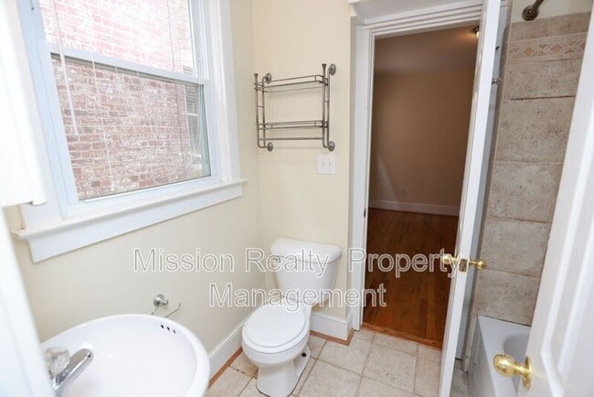 Photo - 1400 Bainbridge St Unit B