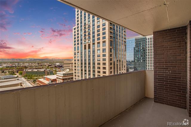 Building Photo - 1020 15th St Unit 19C Rental
