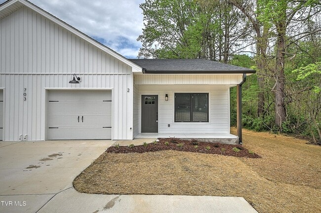 Building Photo - 703 Swadley Rd Unit #2