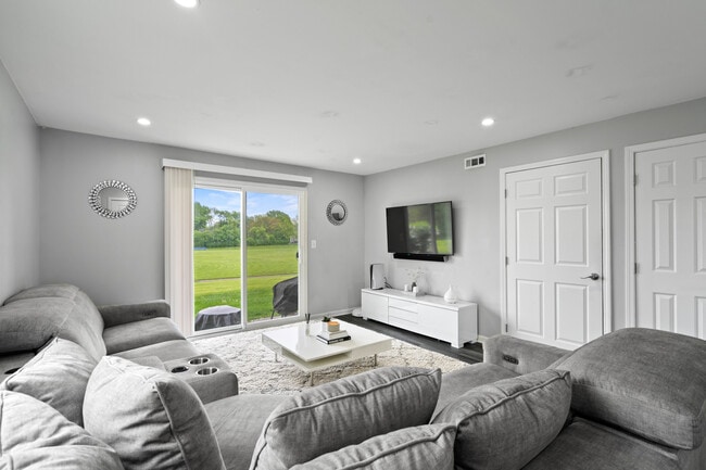Building Photo - 107 Morningside Dr Unit -