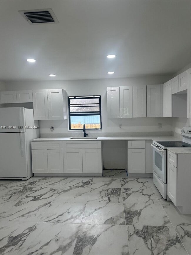 Photo - 6560 SW 49th St Unidad 1