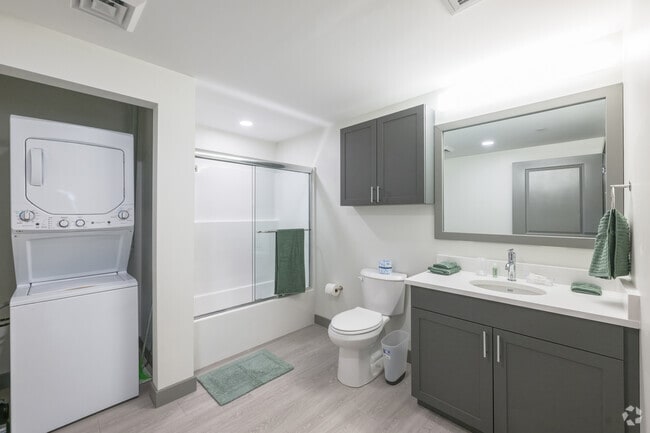 2BR, 2BA - 1,140SF - Second Bathroom